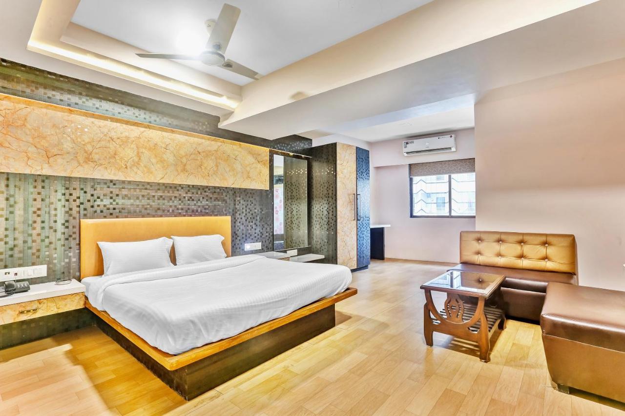 Oyo Flagship 83396 Hotel Vinyasa Residency Bombaim Exterior foto