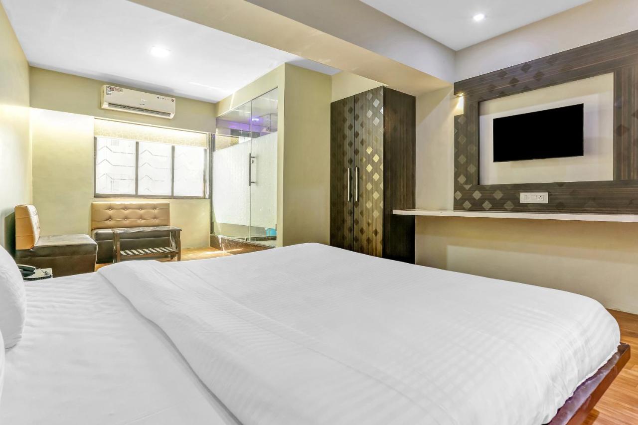 Oyo Flagship 83396 Hotel Vinyasa Residency Bombaim Exterior foto