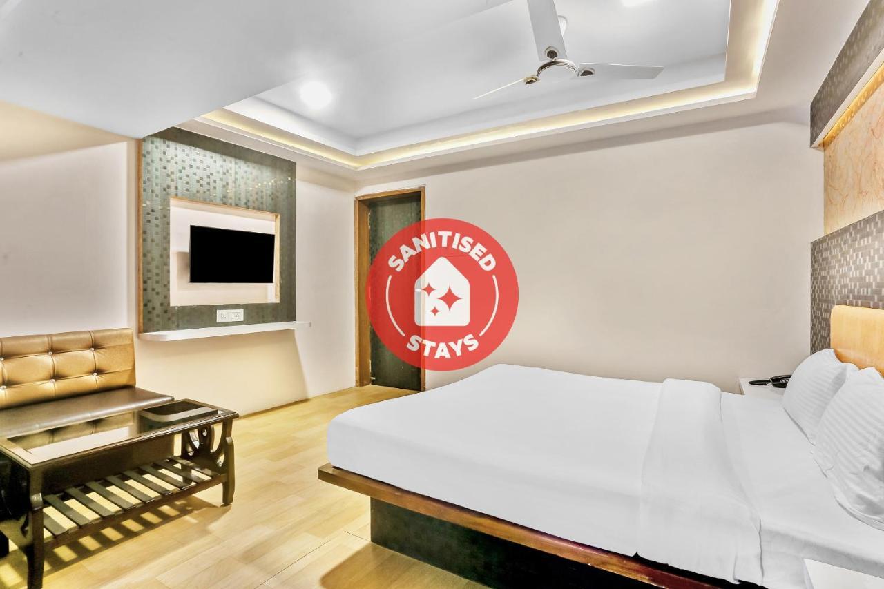 Oyo Flagship 83396 Hotel Vinyasa Residency Bombaim Exterior foto
