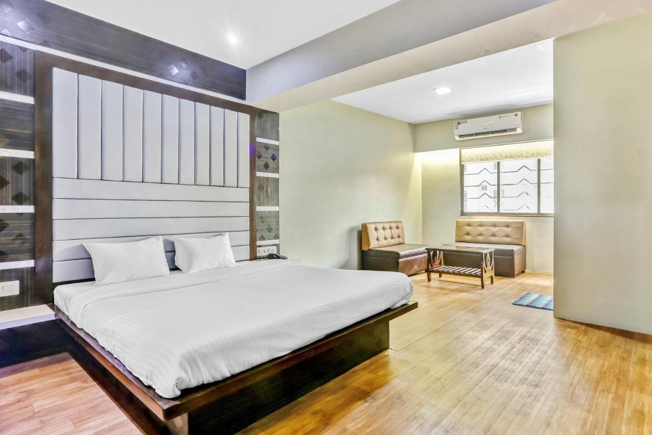 Oyo Flagship 83396 Hotel Vinyasa Residency Bombaim Exterior foto